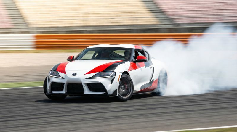 樱花动漫跑车视频-丰田Supra赛道漂移视频集锦